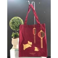 ราคา กระเป๋าถือ RADLEY สีแดง ลายน้องหมาและโคมไฟ (21198856623)