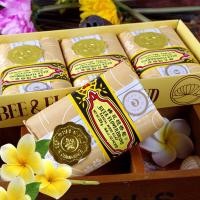 ราคา สบู่แก่นจันทร์ ขนาด 125กรัม ผึ้งและดอกไม้สบู่แก่นจันทร์ หอม ติดทนนาน กลิ่นเอกลักษณ์ สบู่ยอดฮิต สบู่ต้นฉบับ (19777050551)