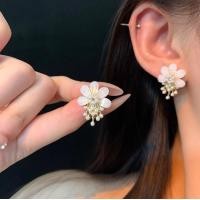 ราคา ต่างหู ดอกไม้ ตกแต่งสวยงาม สีขาวบริสุทธิ D47 (21931077002)