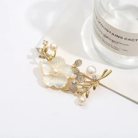 ราคา เข็มกลัดไข่มุกน้ำจืดหรูหราสำหรับเสื้อกันหนาวไหมพรมเสื้อคลุมสไตล์ตะวันตกผ้าคลุมไหล่ลายดอกไม้เครื่องประดับเสื้อผ้า (21735119612)