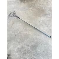 ราคา คราดพร้อมด้าม คราดด้ามเหล็ก คราด 7ฟัน คลาด คราดโกยหญ้า คราดโกยใบไม้ คราดมือเสือ อย่างดี HFHGMVBVB78654 32138654 (10544003934)