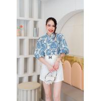 ราคา TUM087 TARA Shirt เสื้อเชิ้ตคอจีน กระดุมหน้า แขนพอง พิมพ์ลายกราฟฟิก เนื้อผ้าไหมอิตาลีพิมพ์ลาย ไม่หนามาก ใส่สบาย ไม่ร้อน (21571650673)