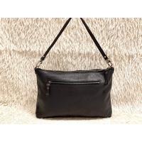 ราคา กระเป๋าหนังมือสองแบรนด์ BERTINI สภาพยังใหม่ มีช่องใส่ของช่องใหญ่ 1 ช่อง ภายในสะอาด กระเป๋ามีขนาดฐานกว้าง 1 2 นิ้ว ยาว 12 นิ้ว สูง 9 นิ้ว (20804680517)