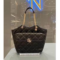 ราคา Lyn คอลใหม่ ทรงช็อปปิ้ง จุกๆ11นิ้ว หนังนิ่ม มีสายสะพายยาวให้ งานแท้outlet (20084321618)