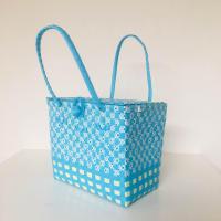 ราคา ตระกร้าสานเส้นพลาสติก ตะกร้าสี่เหลี่ยม อเนกประสงค์มีฝาปิด ตะกร้าใส่ผ้า OTOP ขนาด กว้าง21ยาว29สูง25 CM วัดจากขอบปากตระกร้า sizeM (21984613688)