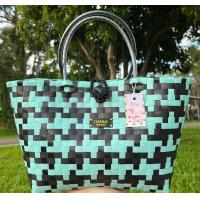 ราคา กระเป๋าสานพลาสติก ทรงคิมใบใหญ่ ขนาดกว้าง 13 ยาว 29 สูง 26 ซม (21528088160)