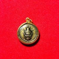 ราคา จี้พ่อแก่ ด้านหลังพระพิฆเนศ จี้พ่อแก่และพระพิฆเนศ เลี่ยมทองอย่างดี ห้อยคอเสริมบารมี (21580882999)