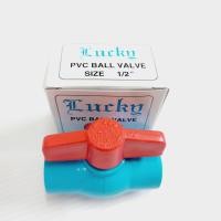 ราคา พีวีซี บอลวาล์ว ตราลัคกี้ size 1 2 4 หุน 3 4 ุ6 หุน 1 นิ้ว 1 1 2 นิ้ว 2นิ้ว PVC Ball Valve Brand Lucky (21426477741)