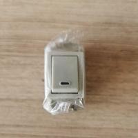 ราคา สวิตช์ ปลั๊กกราวน์คู่ เต้ารับ รุ่นเก่า วีน่า vena (20125959973)