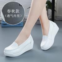 ราคา รองเท้าส้นตึกหนังแท้สำหรับผู้หญิงรองเท้าพยาบาลพื้นหนารองเท้าสีขาวสำหรับทำงานรองเท้าชั้นเดียวส้นเตารีดสำหรับคุณแม่พื้นนิ่มส้นสูงระบายอากาศได้ดีใส่สบาย (9778485261)