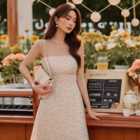 ราคา Closet Crush มิดิเดรสเกาะอก ลายดอก สีครีม (21884564813)