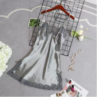ราคา ชุดนอนสายเดี่ยว ผ้าซาติน แบบสั้น ผ้าโปร่ง ไม่หนา เน้นบางมองทะลุ สายปรับได้ รุ่นนี้แต่งขอบลูกไม้ระบายที่อกและชายกระโปรง (21988394898)