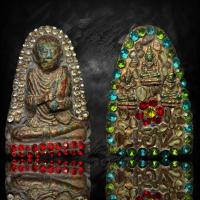 ราคา E62 สมเด็จโตพิมพ์บริกรรมซุ้มพลอย เนื้อเบญจรงค์ หลังพระแก้วมรกตปางฤดูร้อน3องค์ ฐานอักษร เฮง ประดับพลอย เม็ดพระธาตุ กรุวังหน้า 2411 (19992554646)