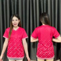 ราคา เสื้อยืดสตรี เสื้อกีฬาแขนสั้น คอวีพิมพ์ลาย ลายไทย เนื้อผ้าไมโครไฟเบอร์ นุ่มสบาย ระบายอากาศได้ดี ใส่ได้ทั้งผู้ชายและผู้หญิง ตัวเสื้อเป็นทรงตรง ใส่เที่ยว ใส่ทำงานได้ สีไม่ตก เนื้อผ้าไม่หดไม่ย้วย (219870