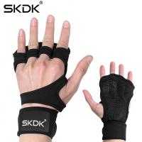 ราคา ถุงมือฟิตเนส SKDK เซฟข้อมือ ถุงมือออกกำลังกาย ถุงมือยกน้ำหนัก หนังกลับ ช่วยรัดข้อมือ หนัง หนังวัว หนังแท้ รัดข้อมือ 1คู่ (21463484088)