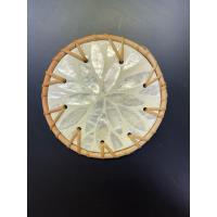 ราคา แผ่นรองแก้ว ฝังเปลือกหอยมุก มัดด้วยขอบหวายแท้ ทรงกลม 4 นิ้ว (21645975508)