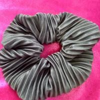 ราคา ยางรัดผม โดนัทรัดผม ผ้าพีซ เป็นลอน นิ่ม สวยงาม วงใหญ่ ยางทน งานเย็บ 100 มีให้เลือก 12 สี (14468526164)