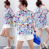 ราคา 3740 MondLune เสื้อเชิ้ตคอจีน แขนสั้น กระดุมโปโล มีกระเป๋าหน้า ดีไซน์หน้าสั้นหลังยาว ผ่าข้าง สวมใส่สบาย ผ้าวอลลุ่ม พิมพ์ลายดิจิตอล ลายดอกไม้ เนื้อผ้านิ่ม ใส่สบายมาก (21519968985)