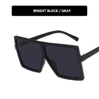 ราคา แว่นกันแดดขนาดใหญ่ทรงสี่เหลี่ยมสีดำแฟชั่นสำหรับผู้หญิงแว่นกันแดดสำหรับผู้หญิงกรอบใหญ่สไตล์วินเทจสุดเซ็กซี่ (21670265936)