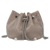 ราคา พร้อมส่ง กระเป๋าเพชรทรงขนมจีบ งานวิ้ง สายเลสหนา (21650728720)