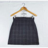 ราคา กระโปรงทรงเอผ้าชาแนลลายสก็อตสีดำ (18076919833)