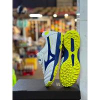 ราคา รองเท้าฟุตบอล 100 ปุ่ม mizuno made in japan งานป้ายอินโดนีเซีย ร้านคนไทย เหมาะสำหรับสนามหญ้าเทียม สินค้าน้ำหนักเบาแข็งแรงสินค้าตรงปก 100 ฟรีกล่องและดันทรงใส่ไม่ได้เปลี่ยนไซส์กับทางร้านได้ครับ (2168720