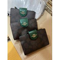 ราคา กระเป๋าสตางค์ขนาดกลาง รุ่นใหม่ Coach C0082 Medium Corner Zip Wallet In Signature Canvas ของแท้100 (21209299773)