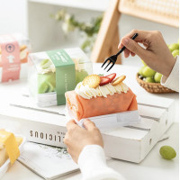 ราคา กล่องเค้ก กล่องเค้กโรล พร้อมส้อม แพค 10 ใบ กล่องนำกลับ Cake Roll Cake Box Take Away Box with Fork (19489302981)