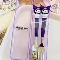 ราคา พร้อมส่ง ชุดช้อนส้อม Kuromi Sanrio ชุดช้อนส้อม ช้อนส้อมลายการ์ตูน สแตนเลส ช้อน ส้อม พร้อมกล่องพกพาสะดวก สามชิ้น (22034558120)