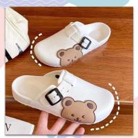 ราคา รองเท้าแตะผู้หญิง สไตล์เกาหลี รองเท้าแตะแบบสวมปิดหน้าเท้า ลายน้องหมี นุ่มนิ่ม ใส่สบาย (12586323366)