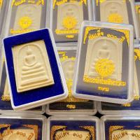 ราคา ยกลัง100ตลับสมเด็จ100ปีพระผงสมเด็จ100ปีบรรจุตลับกำมะหยี่สีน้ำเงินอย่างดี100ตลับ100องค์พระสมเด็จพระผง (21175084156)
