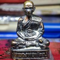 ราคา รูปหล่อหลวงพ่อพัฒน์ รุ่น รวยทันใจ ๙๙ ปี๖๓ เนื้อชนวน ชุดเทนำฤกษ์ เลขโค้ด ๑๕๒ รับประกันแท้ตามหลักสากล 100 แท้ทันหลวงพ่อ (22137341918)