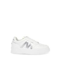 ราคา STEVE MADDEN รุ่น JUMPKICK รองเท้าผ้าใบ สีขาว สีเงิน (21828617635)