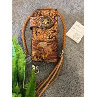 ราคา กระเป่าสตางค์ ผู้ชาย ใบยาว แกะลาย มี2พับ พร้อมสายถักจ้า (18067122040)