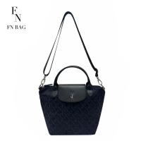 ราคา FN BAG BASIC Size S กระเป๋าถือ กระเป๋าสะพายพาดลำตัว Hand bag Crossbody bag 1309 21012 (22051900997)