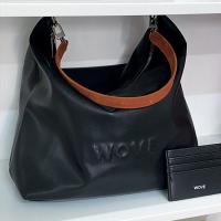 ราคา WOVE Plumpy embossed large size กระเป๋าสะพายไหล่ สะพายข้างได้ ทรงhobo ใบใหญ่จุของได้เยอะ (22124805145)