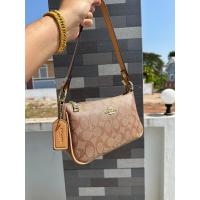 ราคา bag Original 2023 new high quality PU waterproof fashion womens shoulder bag zipper sling bag Anti theft high end tote bag กระเป๋าโค้ช โค้ชพอช P 835 (22035856027)