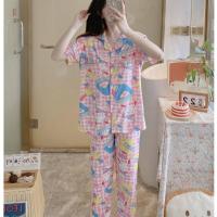 ราคา DNT มาใหม่ชุดนอน เสื้อแขนสั้น กางเกงขายาว คอตต้อนผสมการ์ตูน ขนาดใหญ่ ผ้านิ่มมาก กระดุมหน้าคอปก ฟรีไซส์ DC (20462215373)