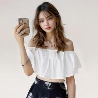 ราคา Closet Crush เสื้อครอปปาดไหล่แขนระบาย สีขาว (22058194904)