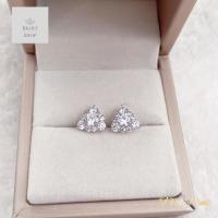ราคา ต่างหูเพชรเรียงกระจุกทรงสามเหลียมสวยหรูเต็มใบหู ขนาดประมาณ1cm (21491347984)