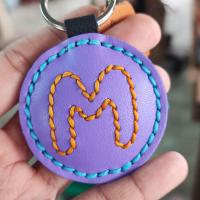 ราคา พวงกุญแจตัวอักษร ABC พวงกุญแจหนังแท้ ใช้ห้อยกุญแจ ห้อยกระเป๋า ทำจากหนังวัวแท้ 100 (12507649135)