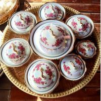 ราคา ชามเบญจรงค์ มุกน้ำทองลายพุดตาน กุหลาบ โบตั๋น สุดหรู เฉพาะชามพร้อมฝาปิดไม่รวมโตกมุก (21997542319)