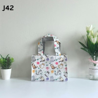ราคา กระเป๋าผ้าเคลือบกันน้ำ รุ่น J ใช้ถือ ไปพักเที่ยง ใส่มือถือ กระเป๋าเงินใบสั้น ลายน่ารัก ใบเล็กกะทัดรัด (22000492796)