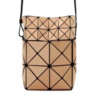 ราคา ของแท้แบรนด์เนม กระเป๋า Janpa BAOBAO CARTON BAG จาก Baobao issey Miyake แท้ กระเป๋าสะพายข้าง กระเป๋าใส่มือถือมินิ (21985774819)