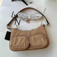 ราคา กระเป๋าสะพาย lyn ผ้าไนล่อน สวยจึ้ง (21800324616)