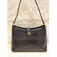 ราคา กระเป๋าหนังมือสองแบรนด์ VENETO RUCCI ITALY สภาพสวย มีช่องใส่ของช่องใหญ่ 3 ช่อง ภายในสะอาด กระเป๋ามีขนาดฐานกว้าง 4 นิ้ว ยาว 12 นิ้ว สูง 7 นิ้วครึ่ง (20989064861)