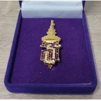 ราคา เข็มกลัด สธ พระนามย่อ ล้อมเพชร พร้อมกล่อง เข็มที่ระลึก เข็มข้าราชการ (21880322781)