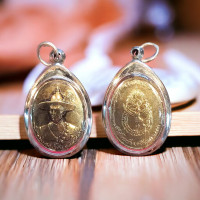 ราคา เนื้อกะไหล่ทอง จี้พระ เหรียญพระเจ้าตากสิน รุ่นไพรีพินาศ เลี่ยมกรอบสแตนเลสแท้ 100 ไม่ลอกไม่ดำ แจกเป็นของชำร่วย (22114487606)
