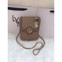 ราคา มีสินค้าพร้อมส่ง กระเป๋าสะพาย LYN ทรงกล่อง ด้านหน้ามีโลโก้แบรนด์โลหะ กระเป๋า LYN ทรงกล่องนมสายโซ่ อุปกรณ์ ป้าย และ ถุงผ้า ถุงกระดาษสามารถเลือกในตัวเลือกสินค้า (21526373762)