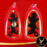 ราคา จิ้งจก หลวงพ่อเงิน เตชะธมฺโม วัดบ้านอ้อ อำเภอโนนไทย จ นครราชสีมา แช่น้ำมันเสน่ห์จันทร์ แช่น้ำมันว่าน เสน่ห์จันทร์ มหาเสน่ห์ เฮงพันล้าน พร้อมเลี่ยมกรอบพลาสติกหนาพิเศษ ขนาด 3 3x6 4 cm (21994513695)